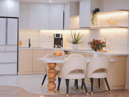 Chọn bàn và ghế ăn đồng bộ với nhau