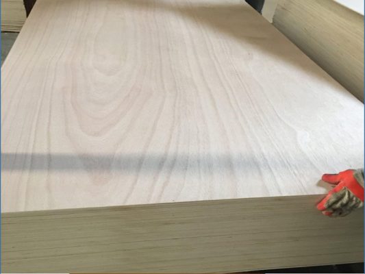 Gỗ Plywood làm từ các lớp gỗ sồi