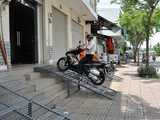 Dốc dắt xe quá cao rất khó sử dụng và kém an toàn