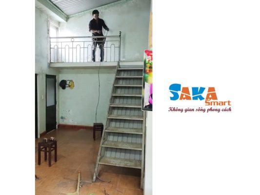 Cầu thang cũ mà Bác Công đang sử dụng