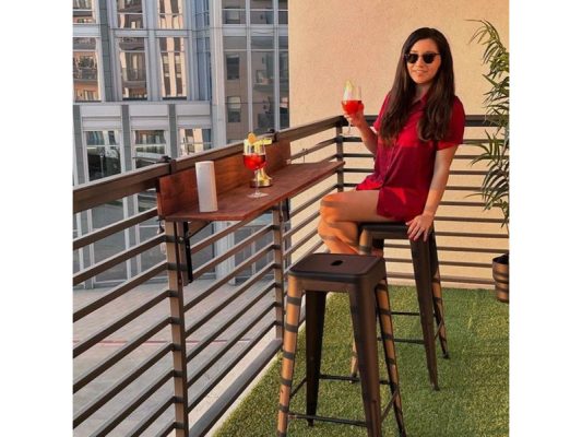 Bàn kệ ngoài trời là gì