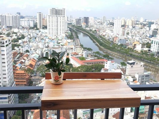 Công dụng bàn kệ ngoài trời