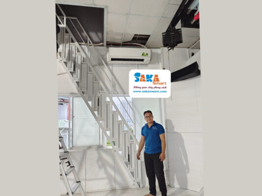 Cầu thang xếp gọn lắp đặt ở nhà hàng, quán xá, studio, showroom