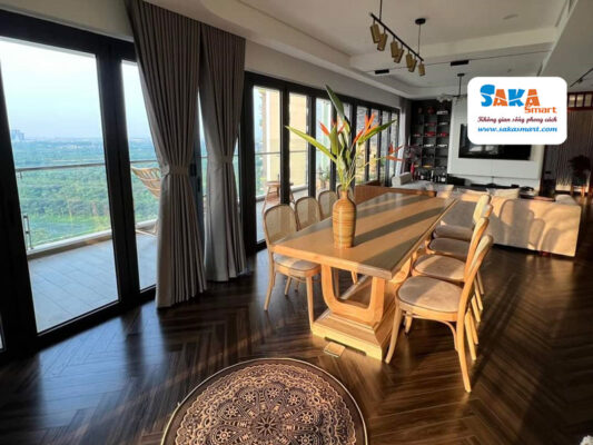 Bàn ăn mặt gỗ thể hiện sự ấm áp