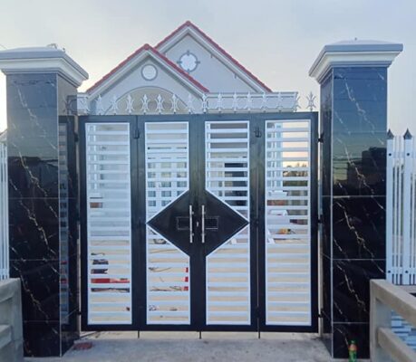 Cửa sắt giúp bảo vệ an ninh cho ngôi nhà
