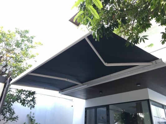 Chất liệu làm mái che nhà phố