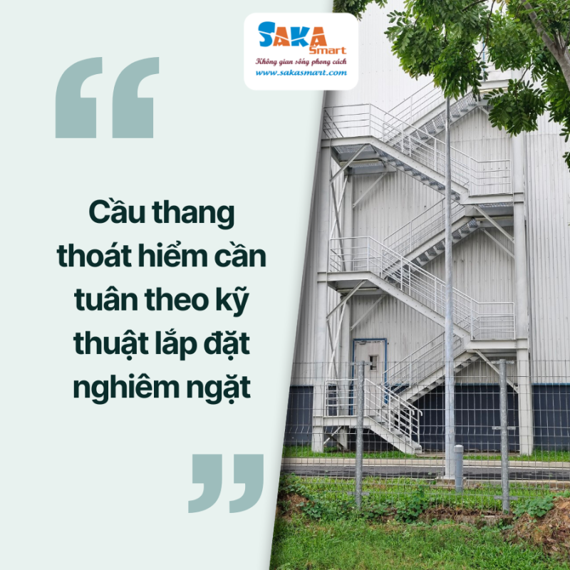 Cầu thang thoát hiểm có thể lắp đặt bên trong hoặc bên ngoài