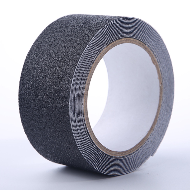 Dán băng keo chống trượt cho cầu thang