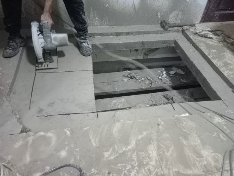 Khoan trần làm cầu thang phải kiểm tra kỹ kết cấu sàn