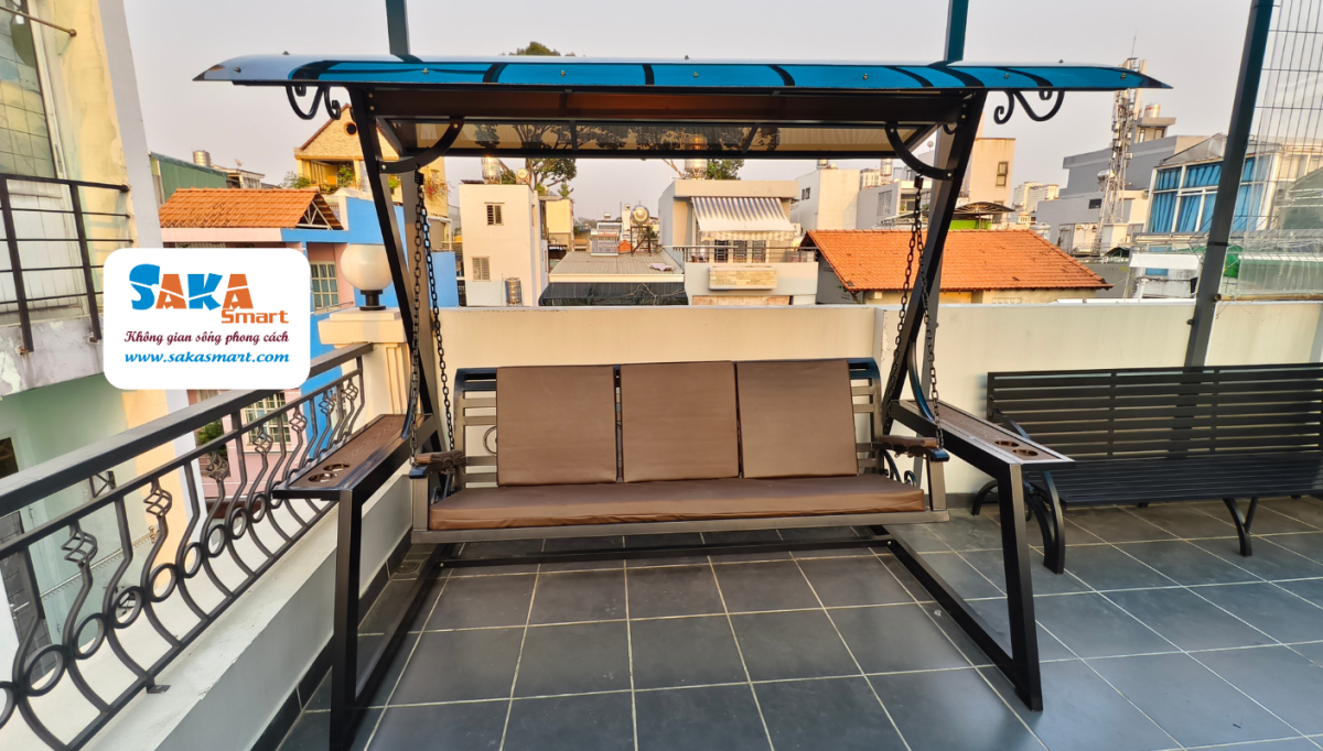 Xích đu sân thượng SakaSmart với đường nét sang trọng