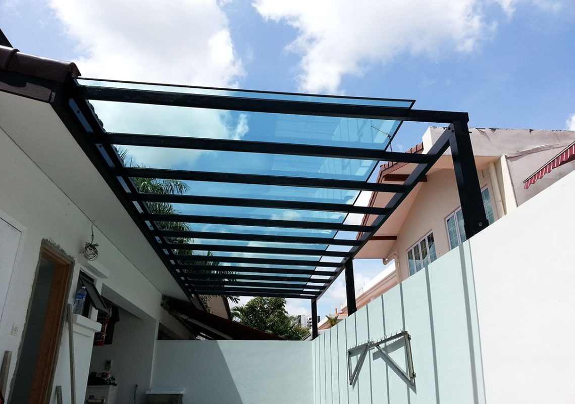 Mái nhựa polycarbonate chống nóng cho sân thượng